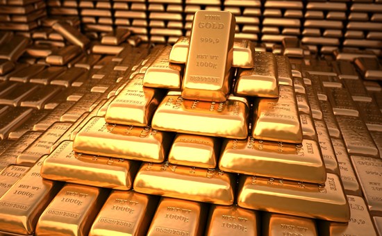 金价创一周新高 美油飙升突破三年高位!